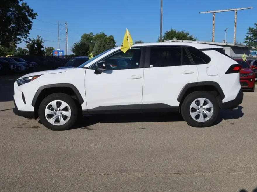 2024 Toyota RAV4 LE photo 1