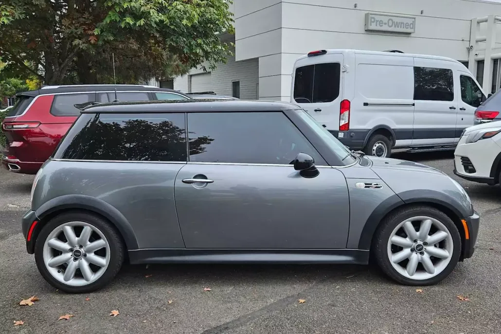 2004 Mini Cooper 2 Door Hardtop S photo 1