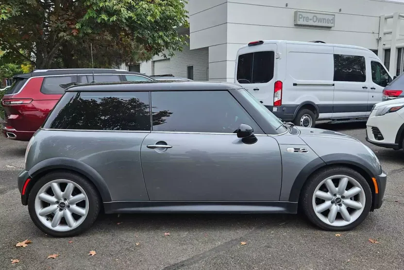 2004 Mini Cooper 2 Door Hardtop S photo 1