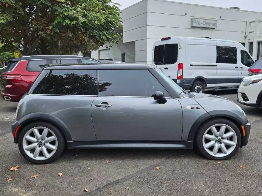 2004 Mini Cooper 2 Door Hardtop S photo 1