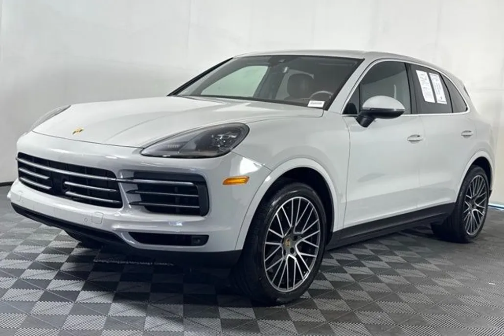 2023 Porsche Cayenne Base photo 1