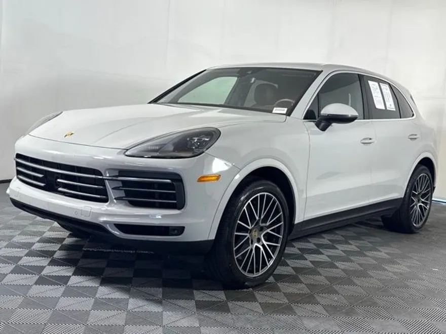 2023 Porsche Cayenne Base photo 1