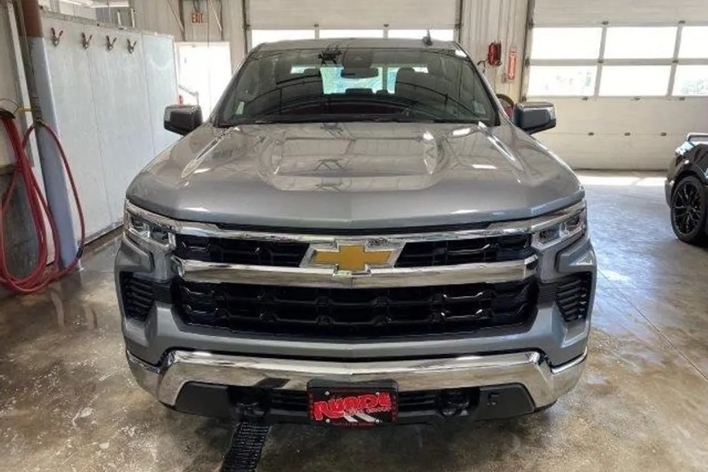 2024 Chevrolet Silverado 1500 LT photo 1