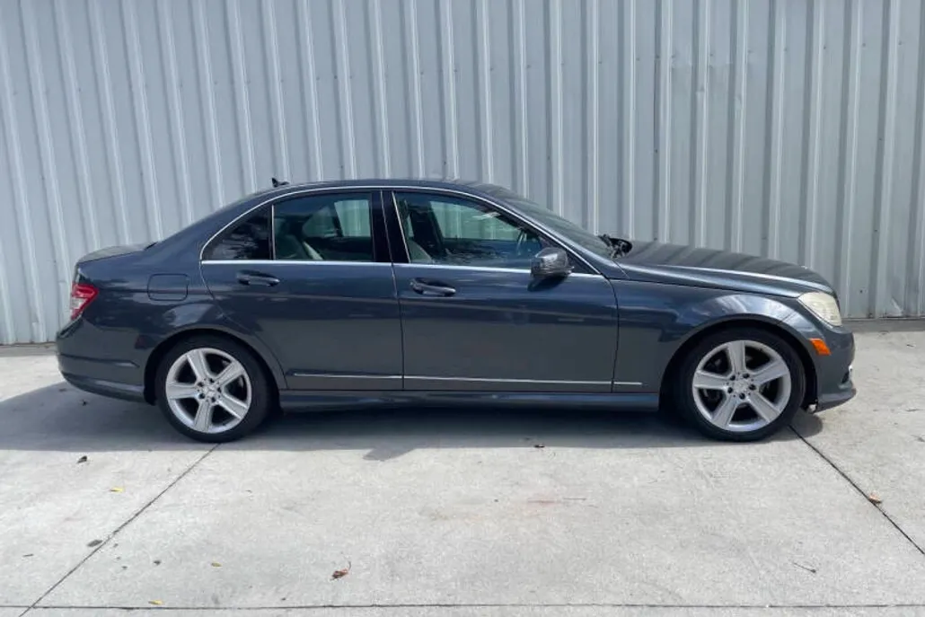 2010 Mercedes Benz C 300 Sport photo 1