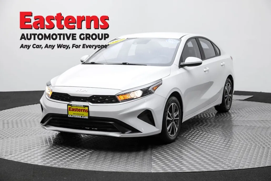 2022 Kia Forte LXS photo 1