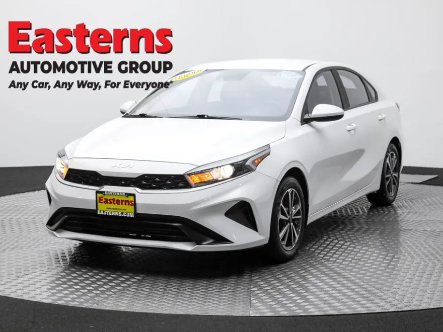 2022 Kia Forte LXS photo 1