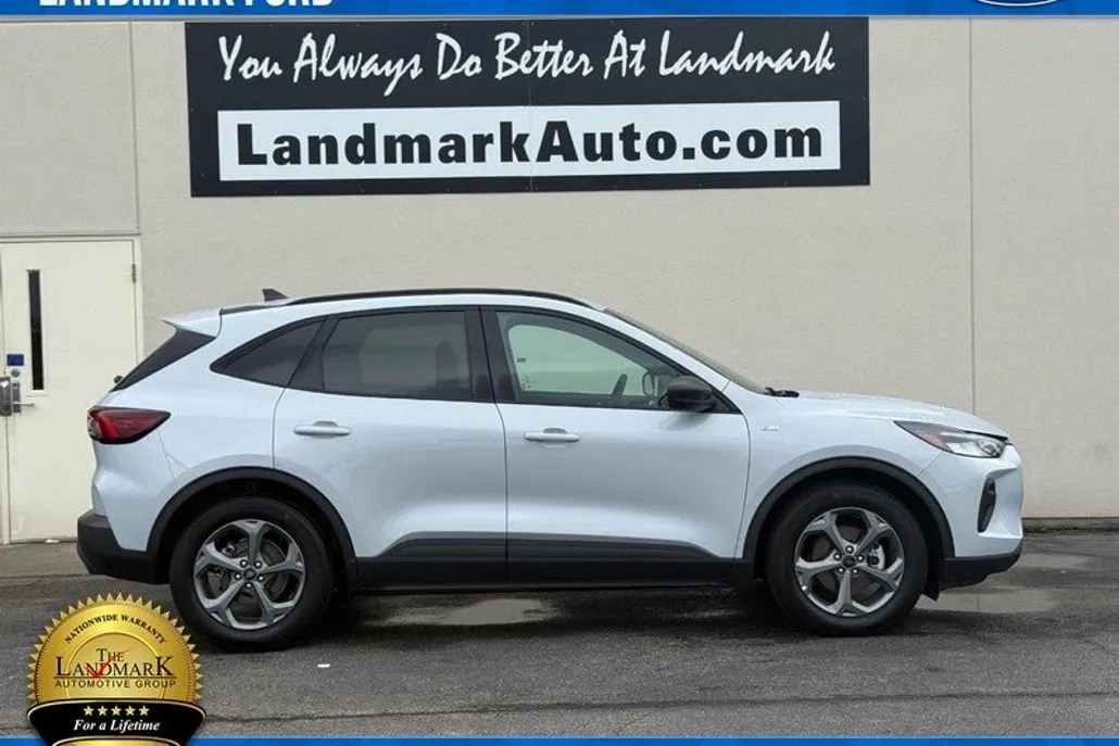 2025 Ford Escape ST-Line photo 1