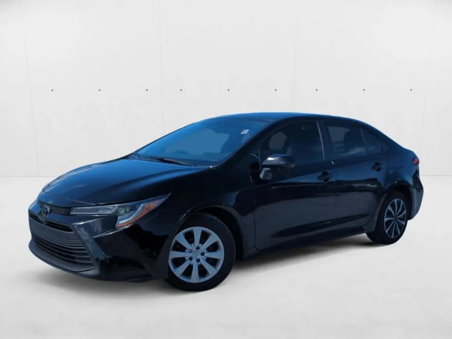 2024 Toyota Corolla LE photo 1