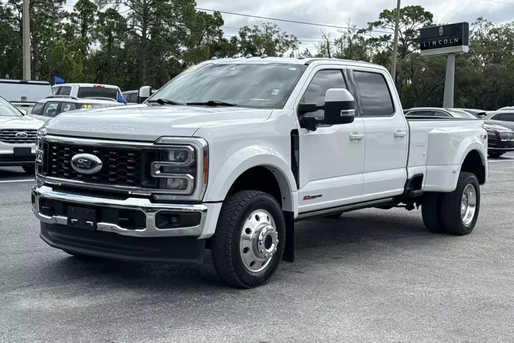 2023 Ford F-450 Lariat photo 1
