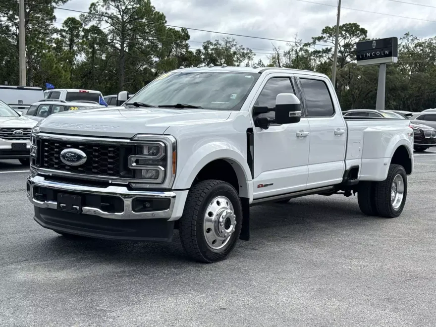 2023 Ford F-450 Lariat photo 1
