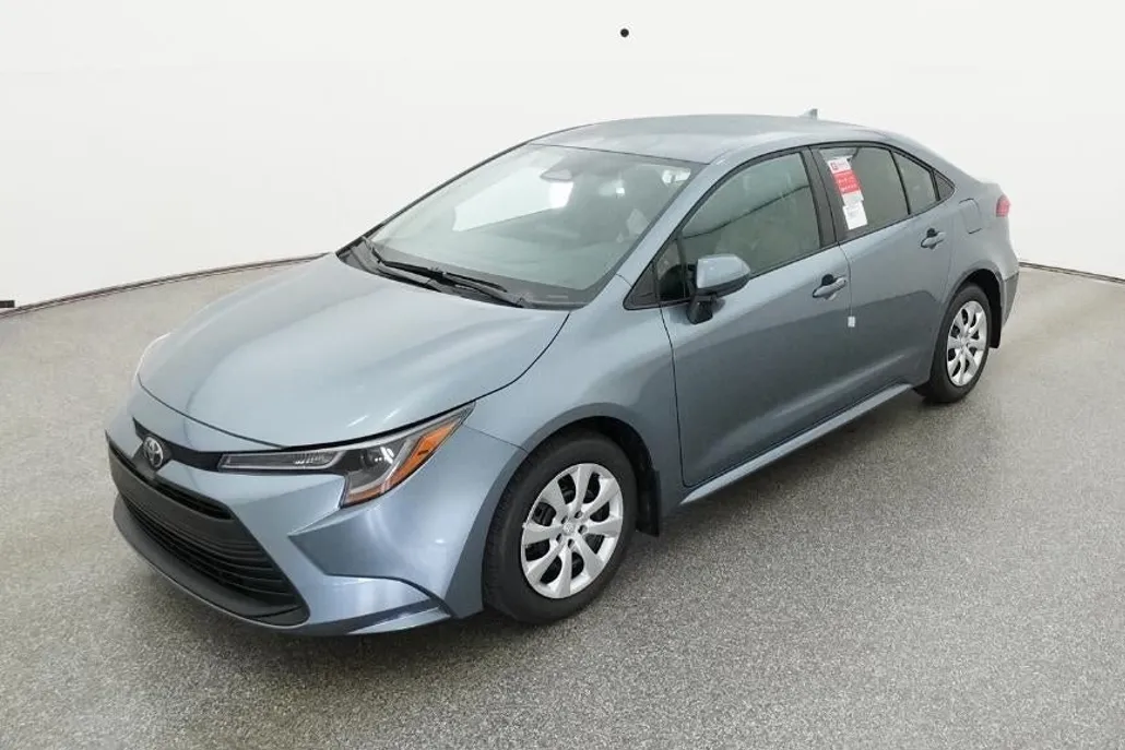 2025 Toyota Corolla LE photo 1