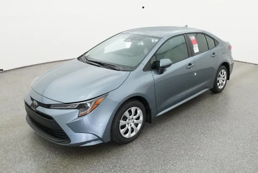 2025 Toyota Corolla LE photo 1