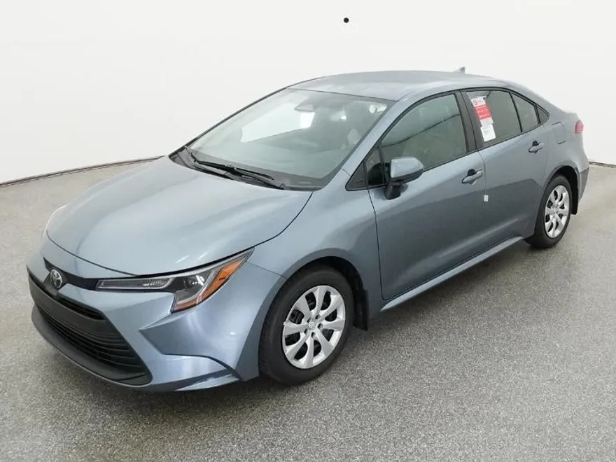 2025 Toyota Corolla LE photo 1