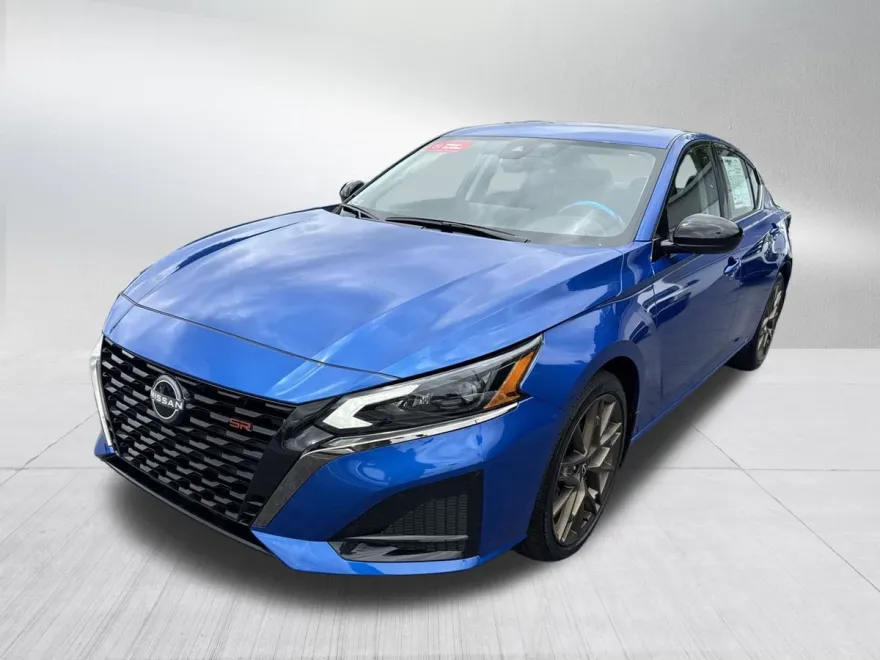 2025 Nissan Altima SR photo 1