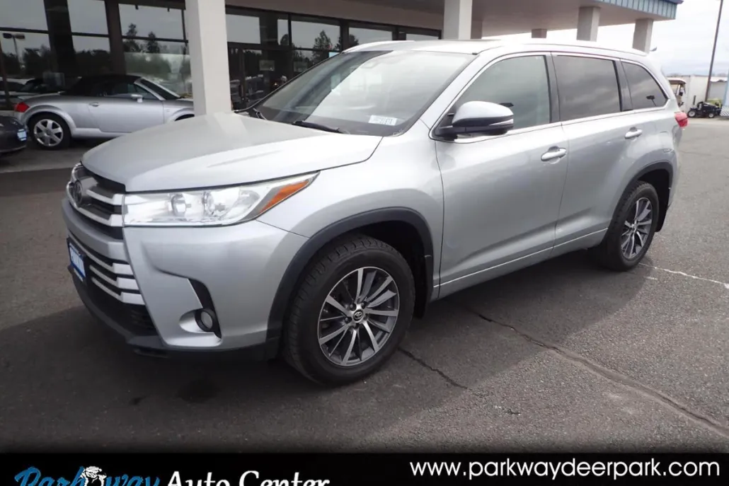 2017 Toyota Highlander XLE photo 1