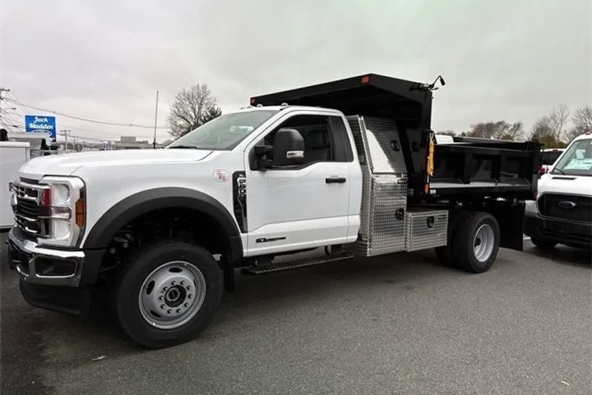 2024 Ford F-600 photo 1