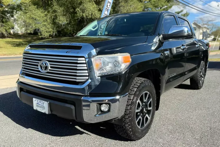 2016 Toyota Tundra CrewMax Limited photo 1
