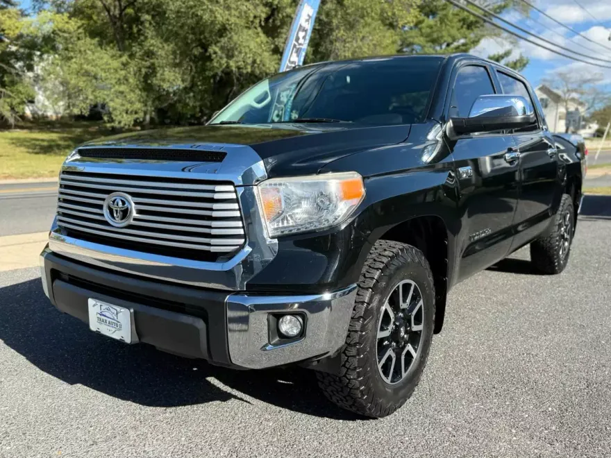 2016 Toyota Tundra CrewMax Limited photo 1