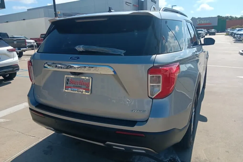 2023 Ford Explorer XLT photo 1