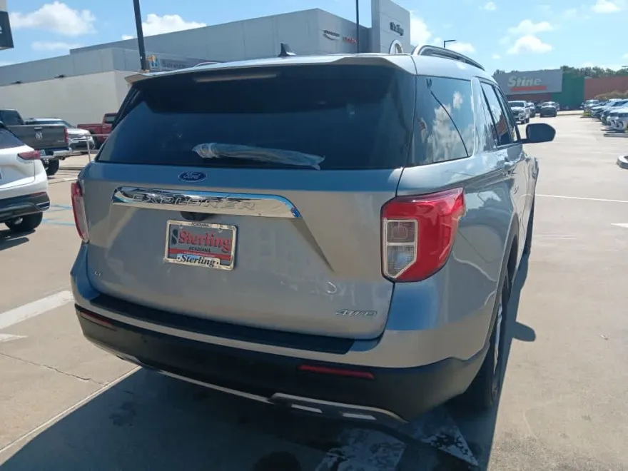 2023 Ford Explorer XLT photo 1