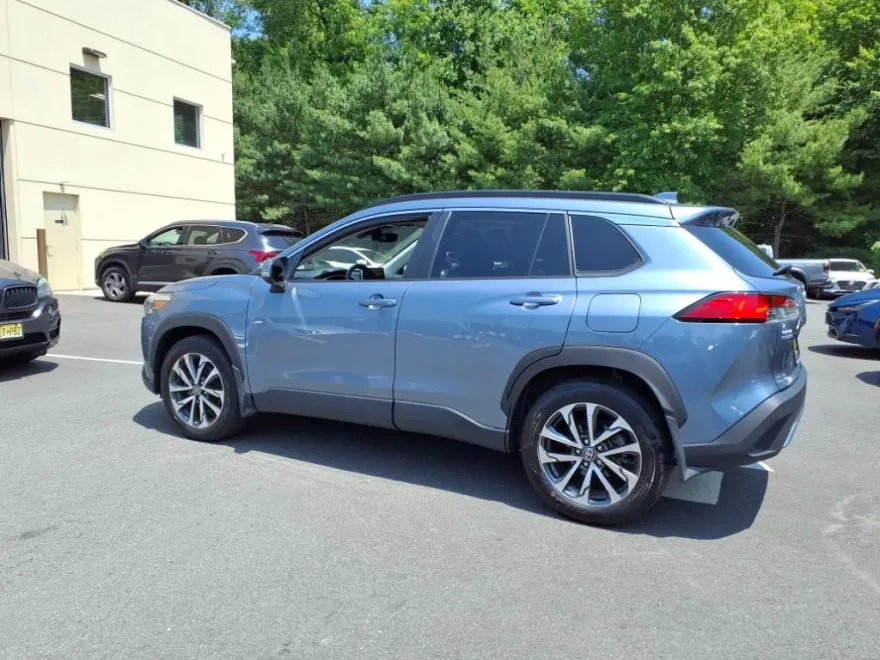 2023 Toyota Corolla Cross XLE photo 4