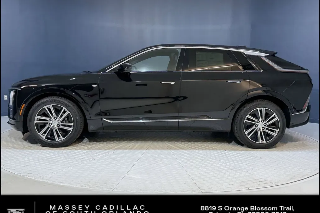 2025 Cadillac Lyriq Luxury photo 1