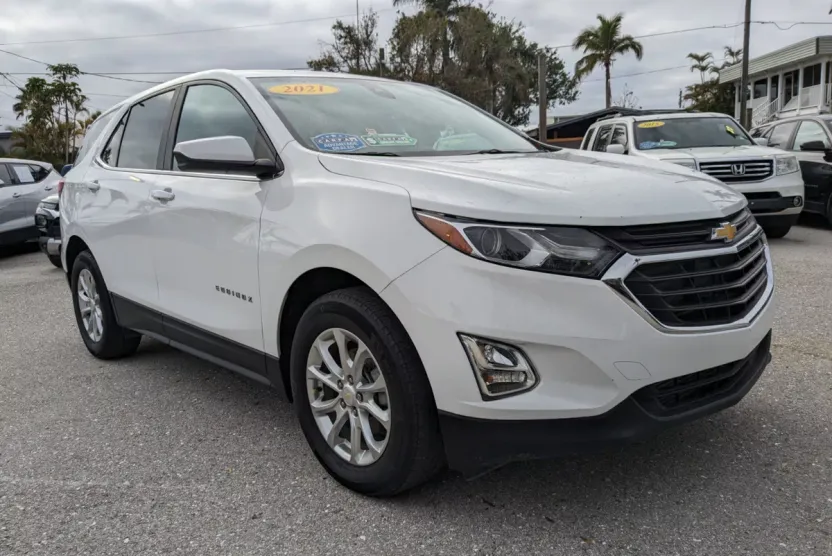 2021 Chevrolet Equinox LT photo 1