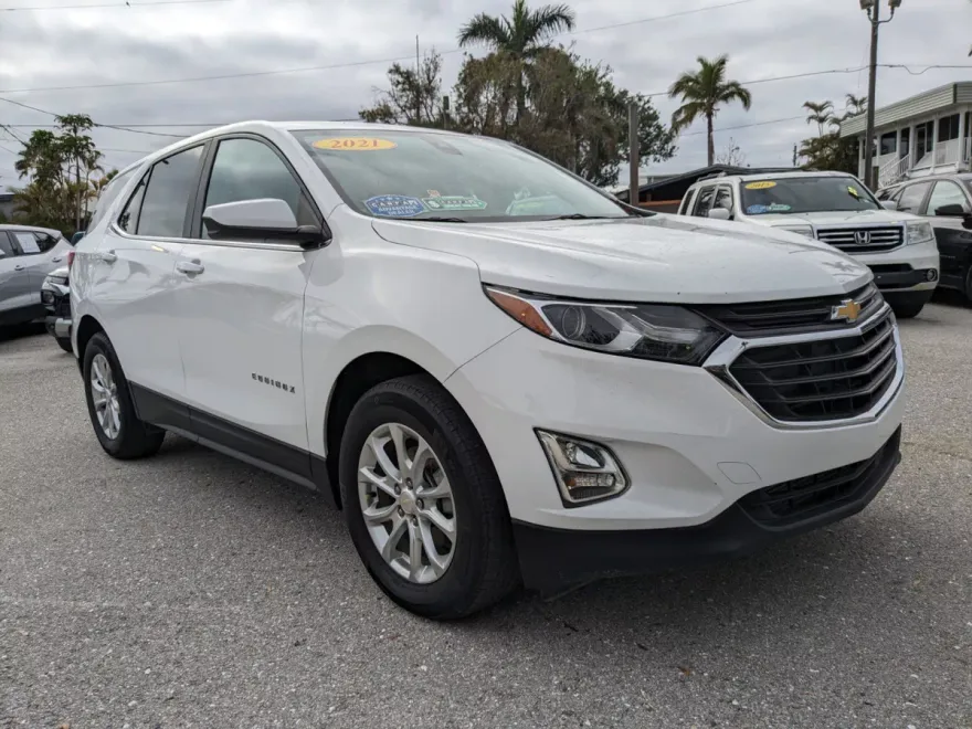 2021 Chevrolet Equinox LT photo 1
