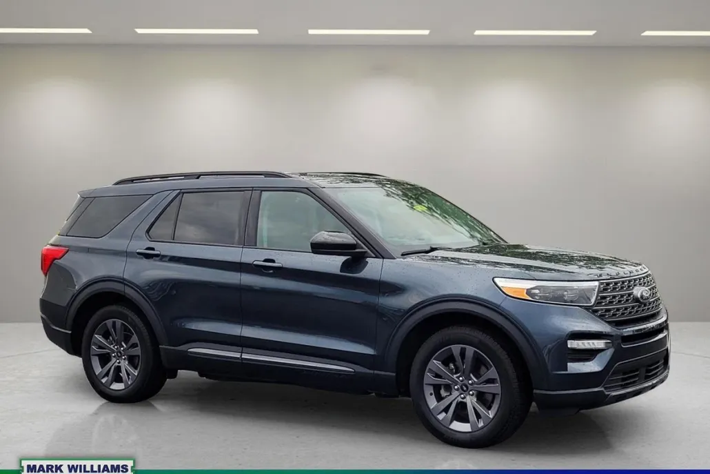 2023 Ford Explorer XLT photo 1
