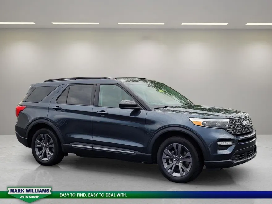 2023 Ford Explorer XLT photo 1