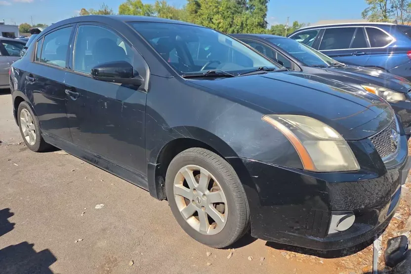 2010 Nissan Sentra 2.0 SR photo 1