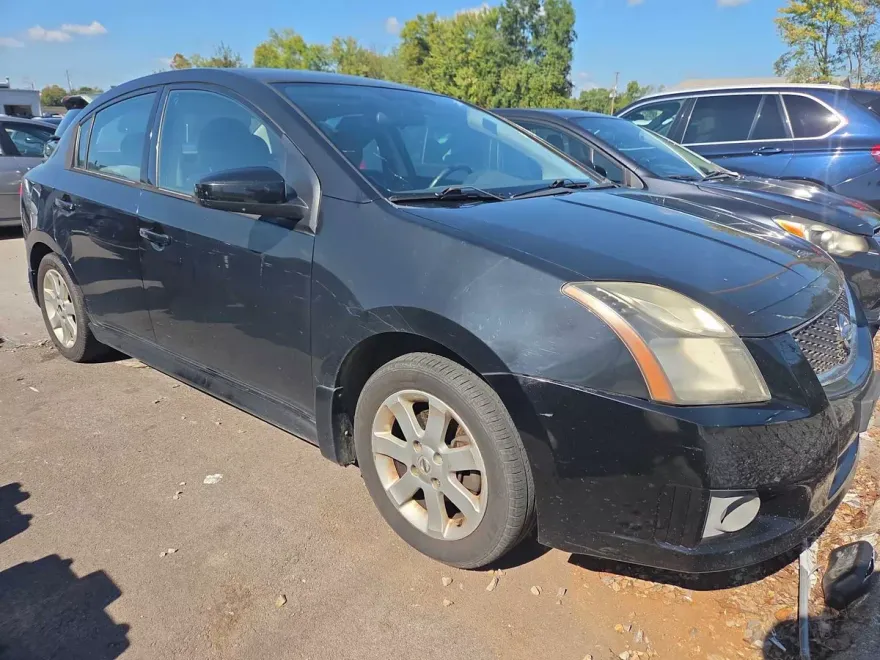 2010 Nissan Sentra 2.0 SR photo 1