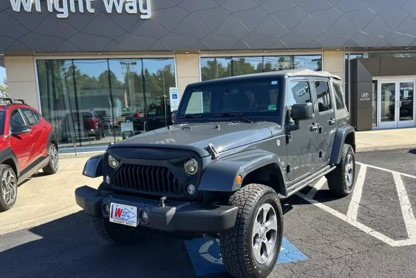 2016 Jeep Wrangler Unlimited Sahara photo 1