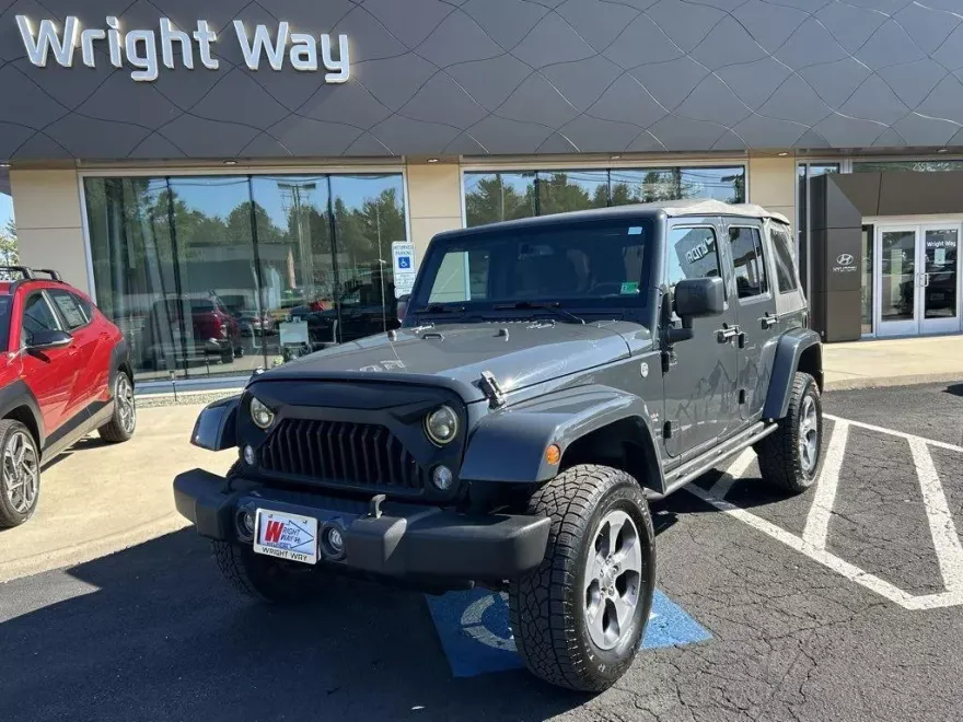 2016 Jeep Wrangler Unlimited Sahara photo 1