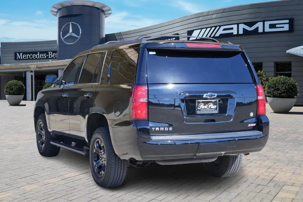 2017 Chevrolet Tahoe LT photo 1