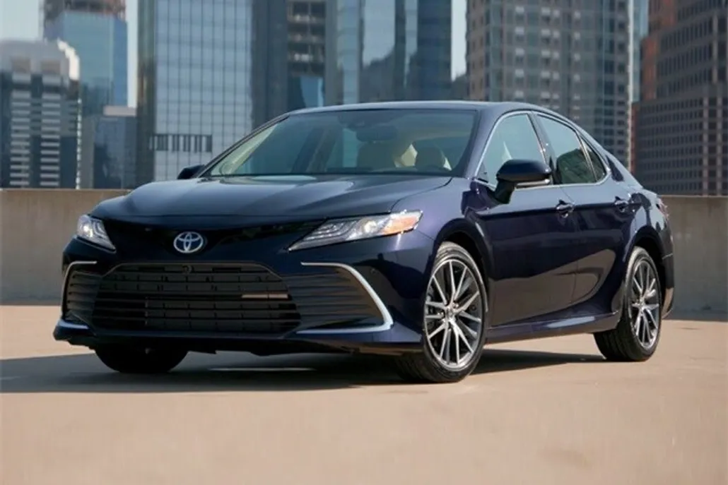 2024 Toyota Camry SE photo 1