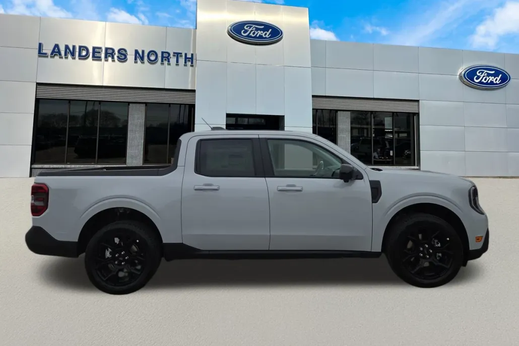 2025 Ford Maverick Lariat photo 1