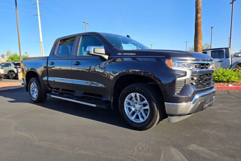 2023 Chevrolet Silverado 1500 LT photo 1