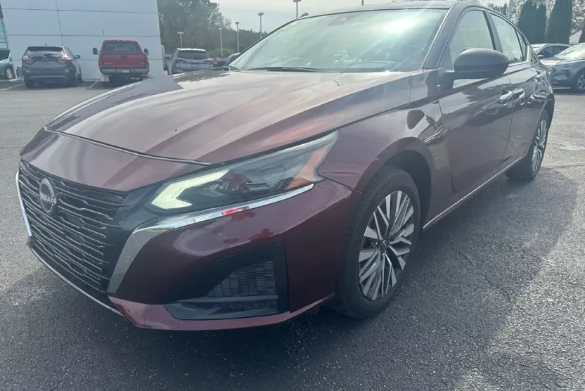2025 Nissan Altima 2.5 SV photo 1