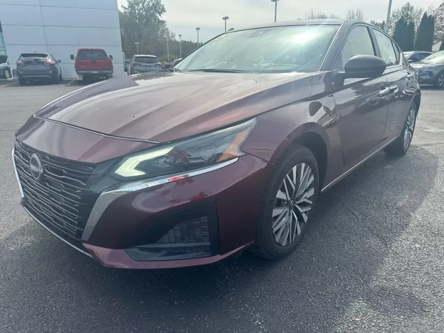 2025 Nissan Altima 2.5 SV photo 1
