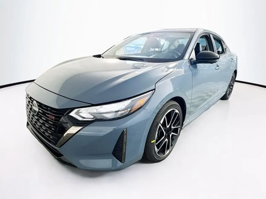 2025 Nissan Sentra SR photo 1