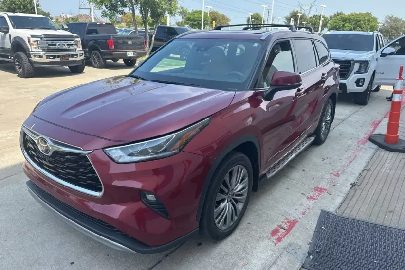 2021 Toyota Highlander Platinum photo 1