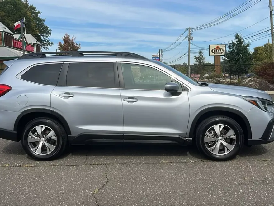 2024 Subaru Ascent Premium photo 1