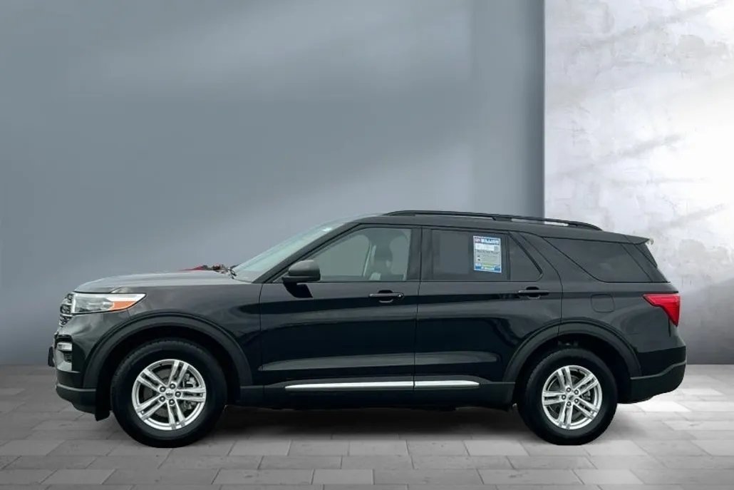 2024 Ford Explorer XLT photo 1