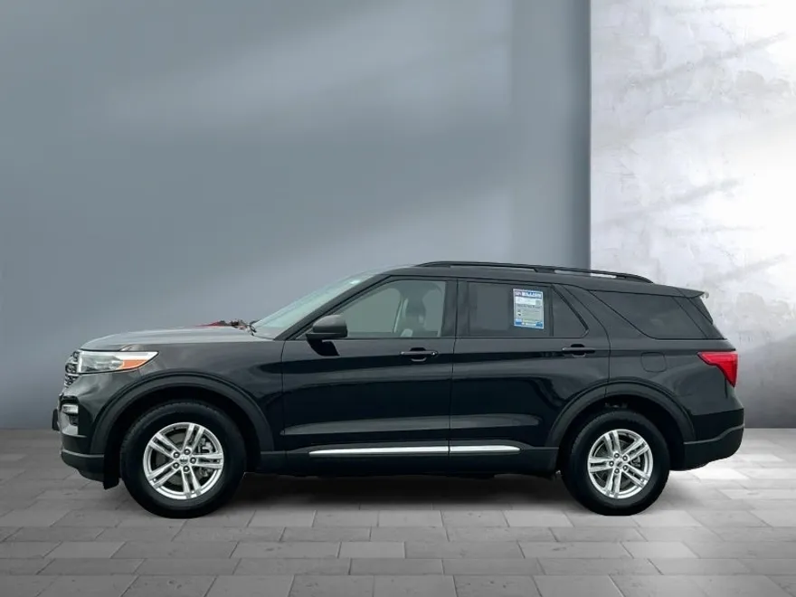 2024 Ford Explorer XLT photo 1