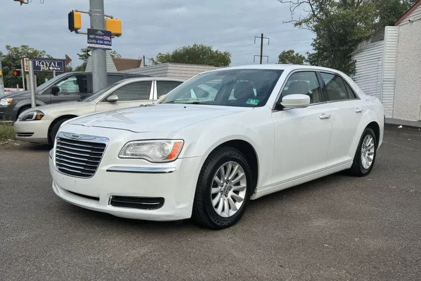 2013 Chrysler 300 Base Limited photo 1