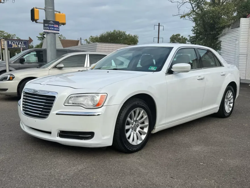 2013 Chrysler 300 Base Limited photo 1