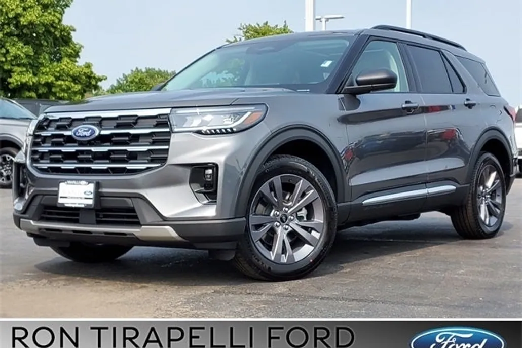 2025 Ford Explorer photo 1