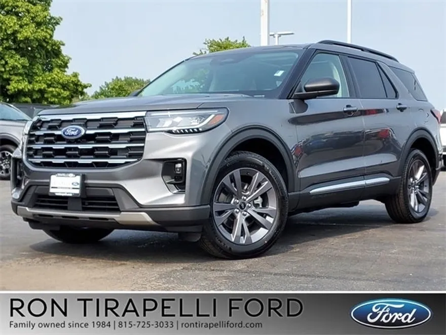 2025 Ford Explorer photo 1