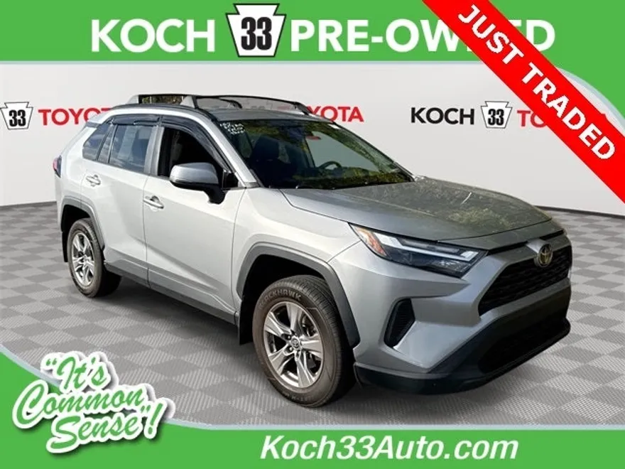2022 Toyota RAV4 XLE photo 1